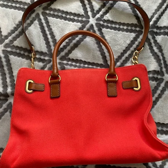 MICHAEL KORS STYLISH DESIGNER BAG PURSE LIKE NEW IN EXCELLENT CONDITION